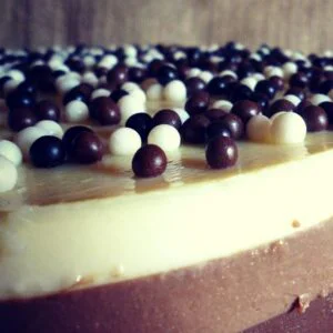 Bolas envueltas de chocolate con leche y un interior de cereal en paquete de 2,5Kg